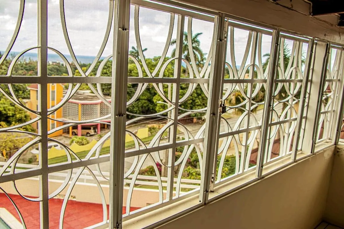 The Whyte House Villa -Luxury 6-Bedroom Retreat In Montego Bay Saint James Jamaica