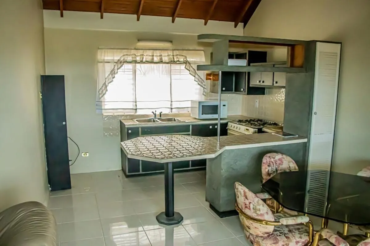 The Whyte House Villa -Luxury 6-Bedroom Retreat In Montego Bay Saint James