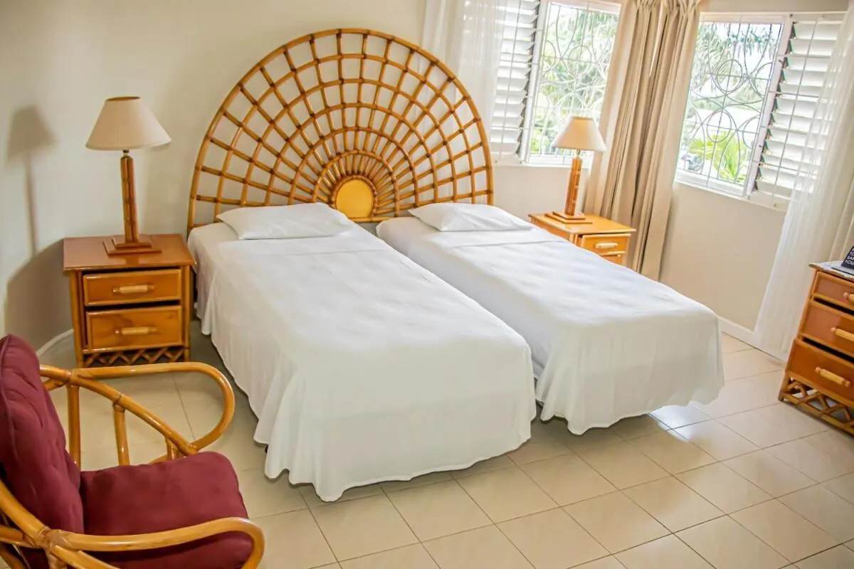 The Whyte House Villa -Luxury 6-Bedroom Retreat In Montego Bay Saint James