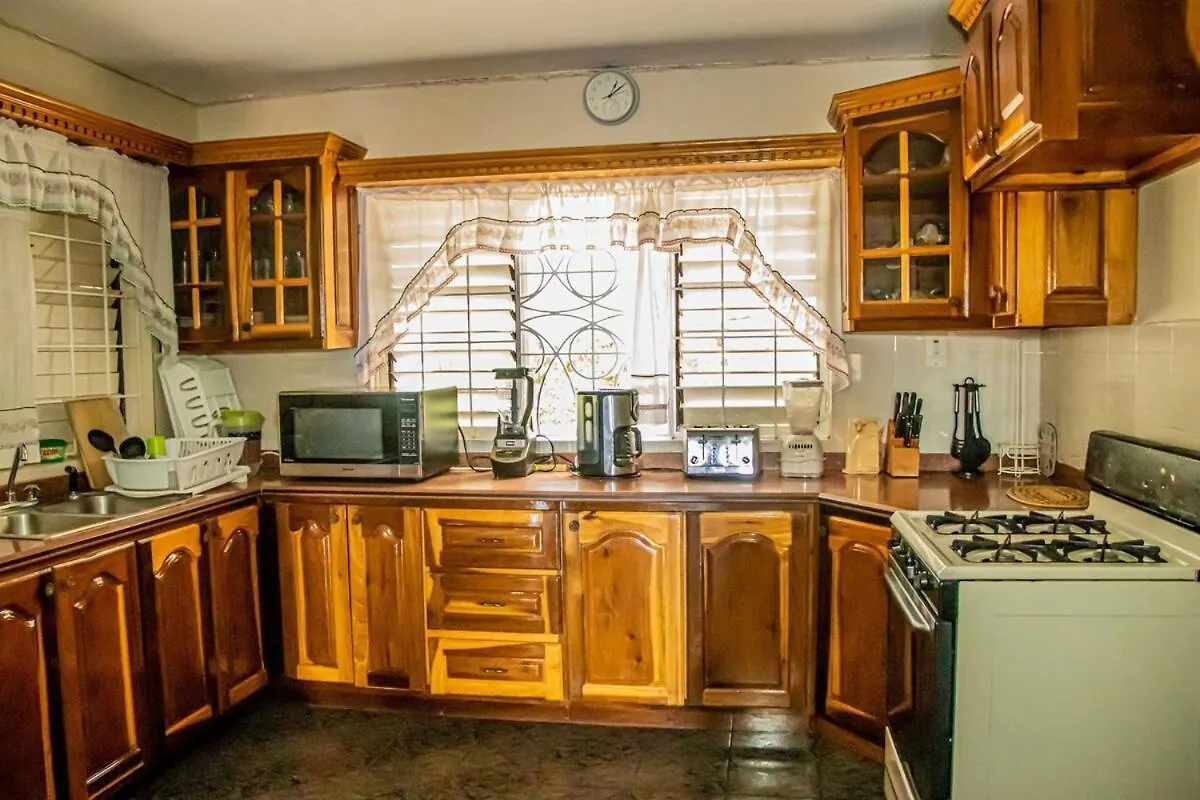 The Whyte House Villa -Luxury 6-Bedroom Retreat In Montego Bay Saint James Jamaica