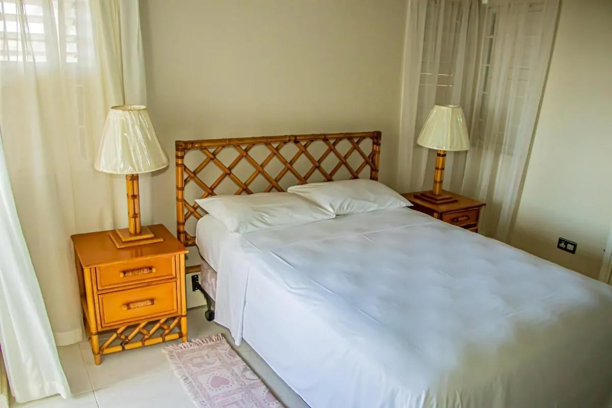 The Whyte House Villa -Luxury 6-Bedroom Retreat In Montego Bay Saint James