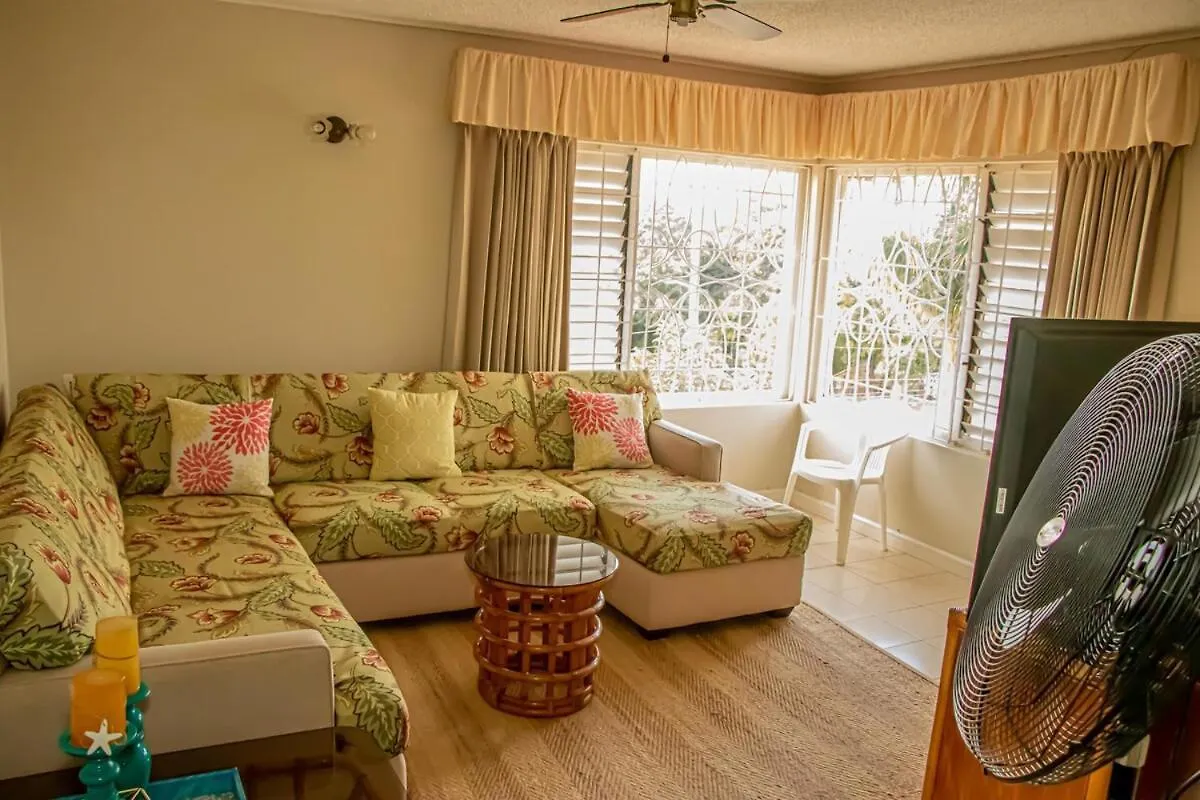 The Whyte House Villa -Luxury 6-Bedroom Retreat In Montego Bay Saint James