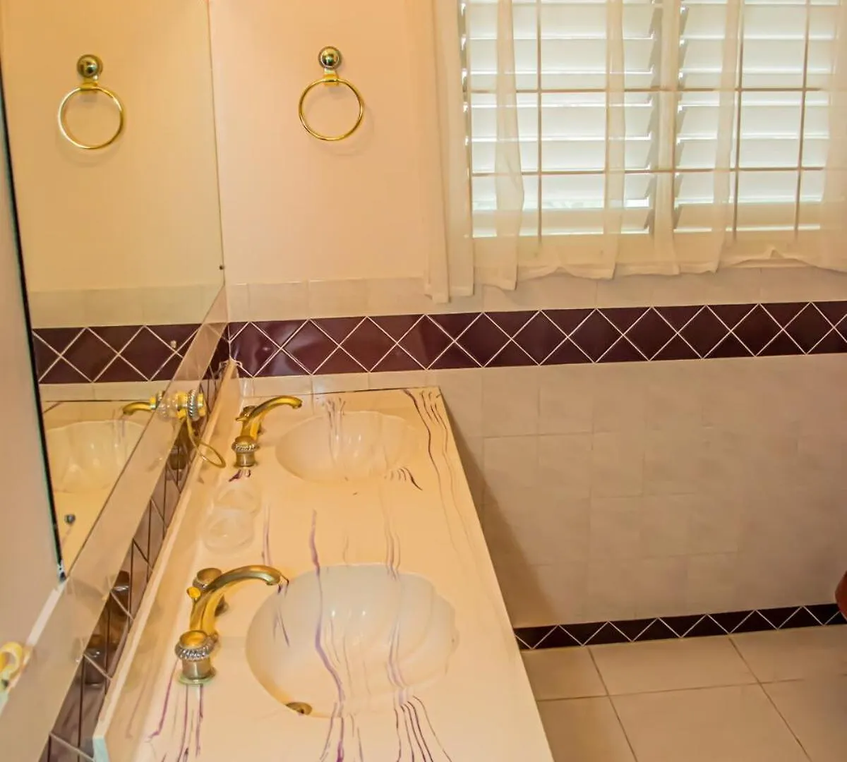 The Whyte House Villa -Luxury 6-Bedroom Retreat In Montego Bay Saint James Jamaica